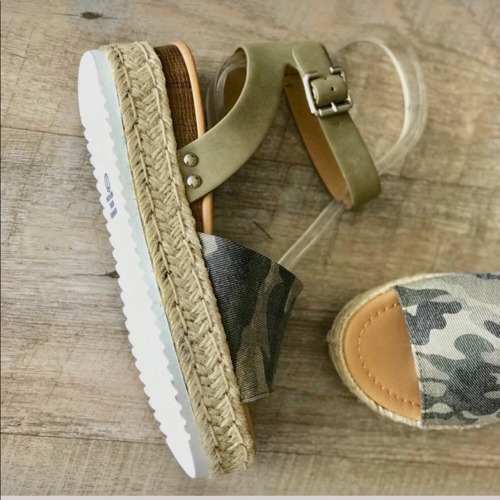 Soda Camo Platform Espadrille Flatform Sandal - Picture 5 of 11